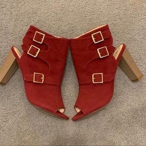 Red open-toe faux suede booties sz 10